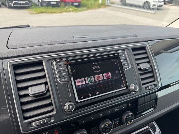 Volkswagen Multivan 21 of 26