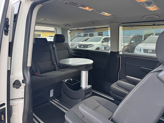 Volkswagen Multivan 14 of 26