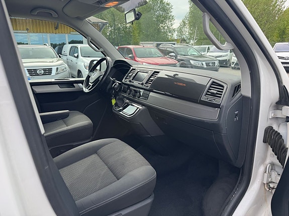 Volkswagen Multivan 10 of 26