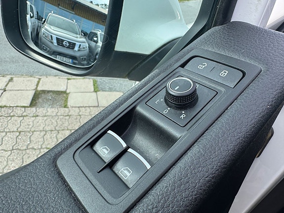 Volkswagen Multivan 23 of 26