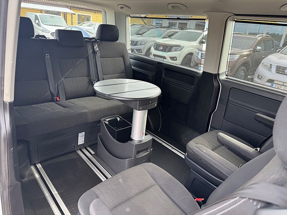 Volkswagen Multivan 13 of 26