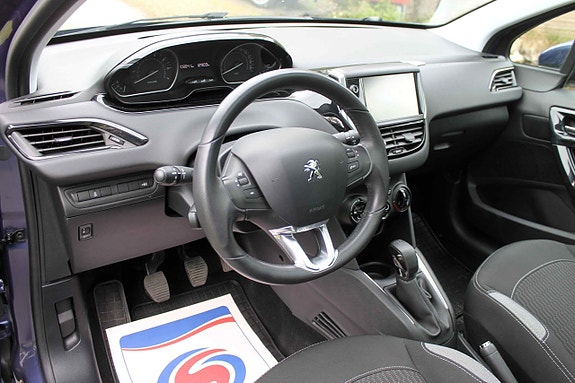 Peugeot 208 3 of 3