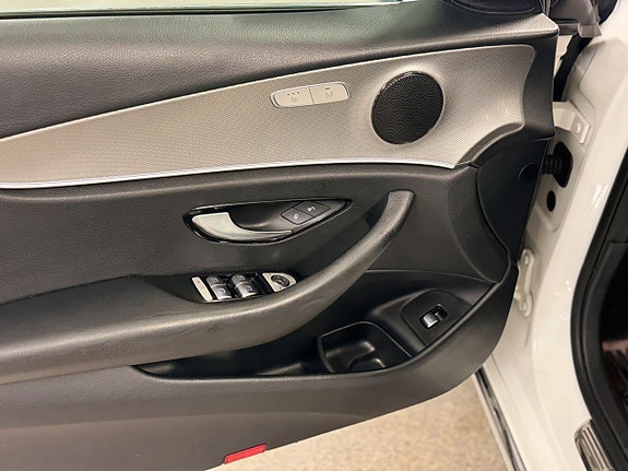 Mercedes-Benz E220 12 of 14