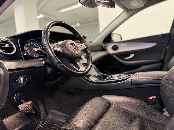 Mercedes-Benz E220 10 of 14