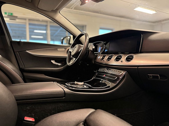 Mercedes-Benz E220 11 of 14