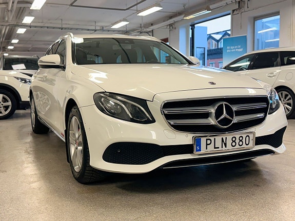 Mercedes-Benz E220 4 of 5
