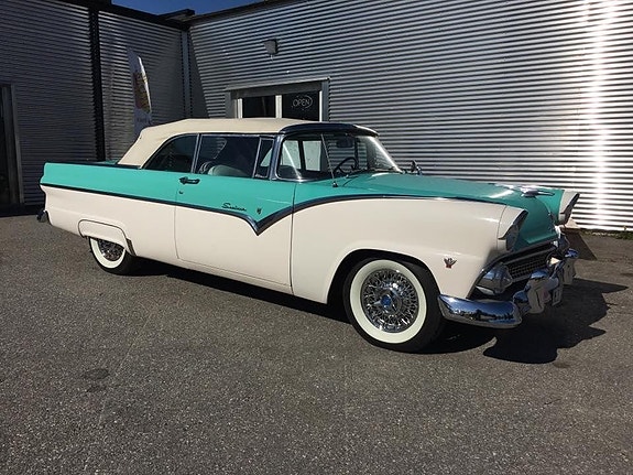 Ford Fairlane 4 of 5