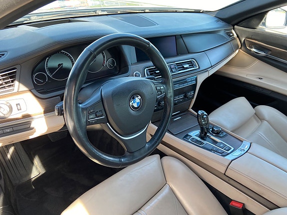 BMW 750d 8 of 11