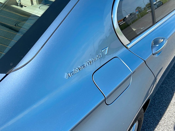 BMW 750d 5 of 11