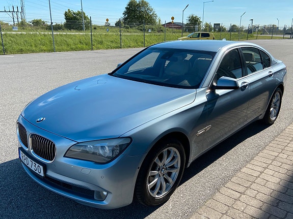 BMW 750d 3 of 11