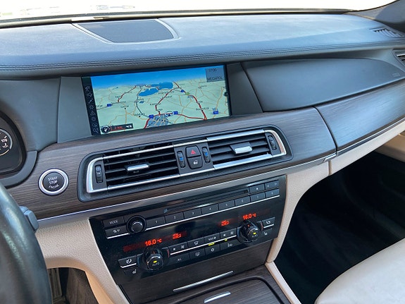 BMW 750d 9 of 11