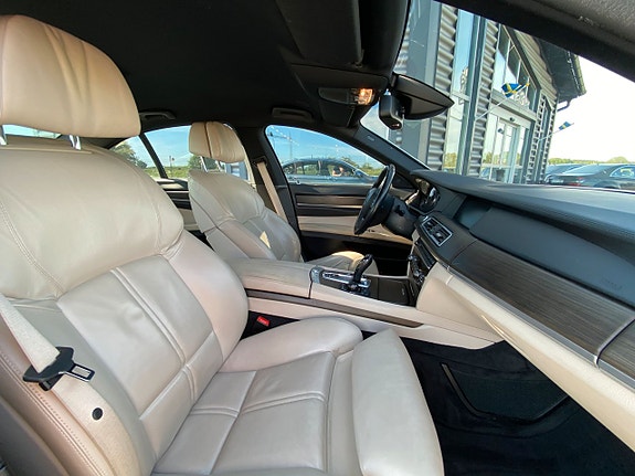 BMW 750d 6 of 11