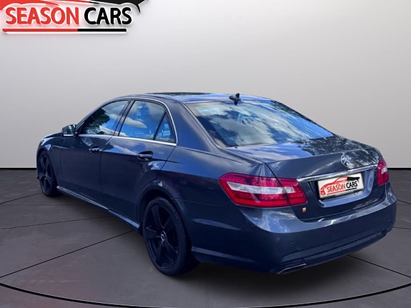 Mercedes-Benz E220 3 of 5