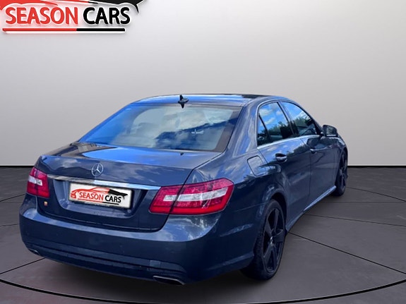 Mercedes-Benz E220 2 of 5