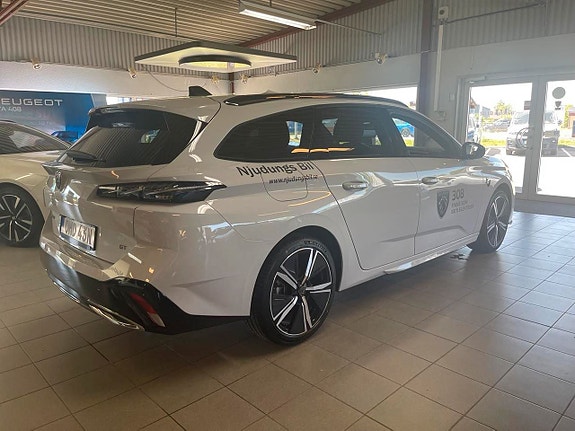 Peugeot 308 2 of 5