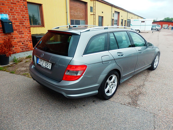 Mercedes-Benz C180 3 of 5