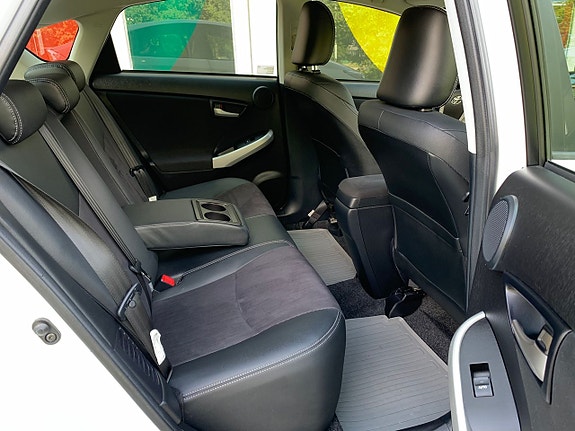 Toyota Prius 28 of 28