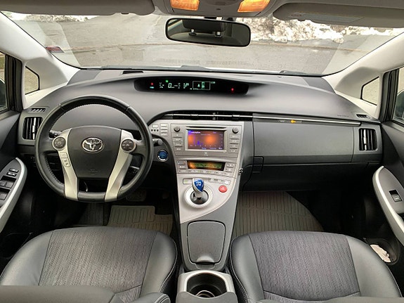 Toyota Prius 3 of 5