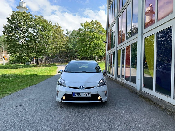 Toyota Prius 16 of 28