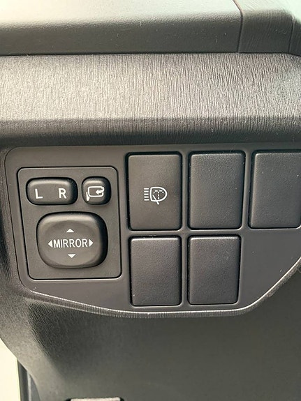 Toyota Prius 11 of 28