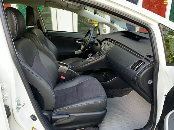 Toyota Prius 27 of 28