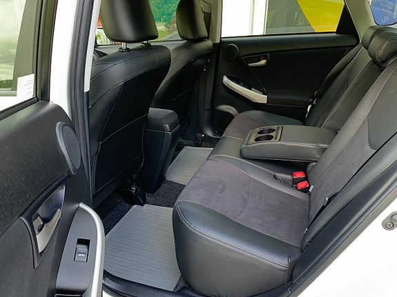 Toyota Prius 25 of 28