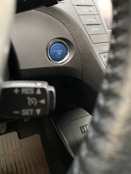 Toyota Prius 10 of 28