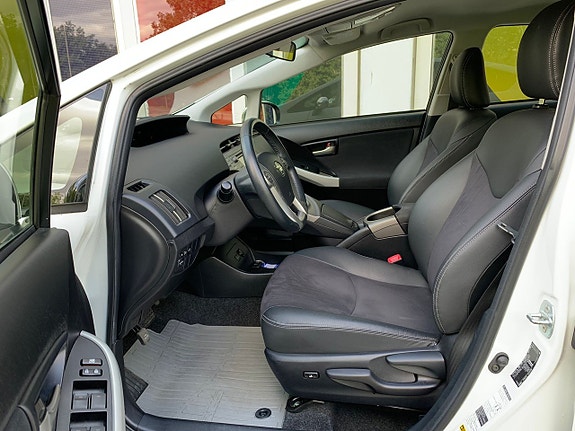 Toyota Prius 23 of 28