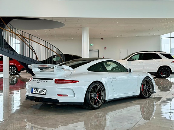 Porsche 911 GT3 2 of 5