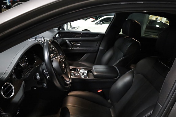 Bentley Bentayga 9 of 19
