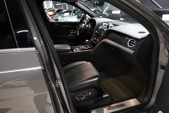 Bentley Bentayga 17 of 19