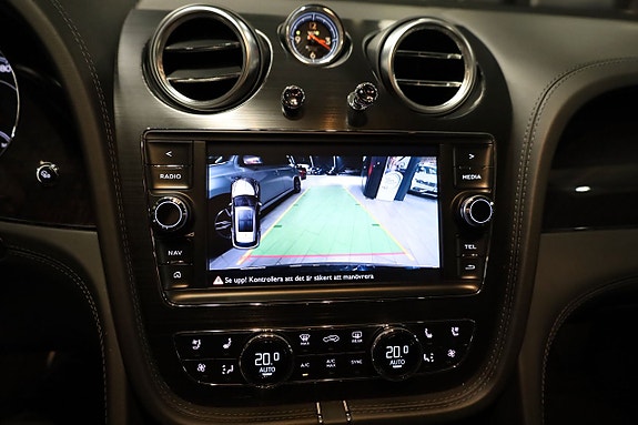 Bentley Bentayga 12 of 19