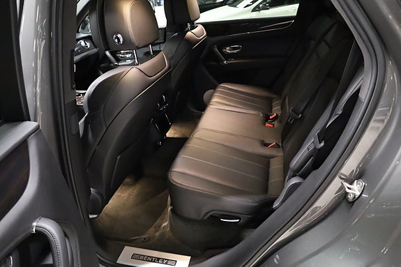 Bentley Bentayga 16 of 19