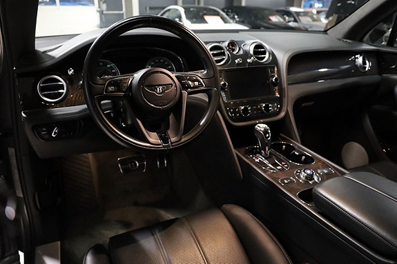 Bentley Bentayga 10 of 19