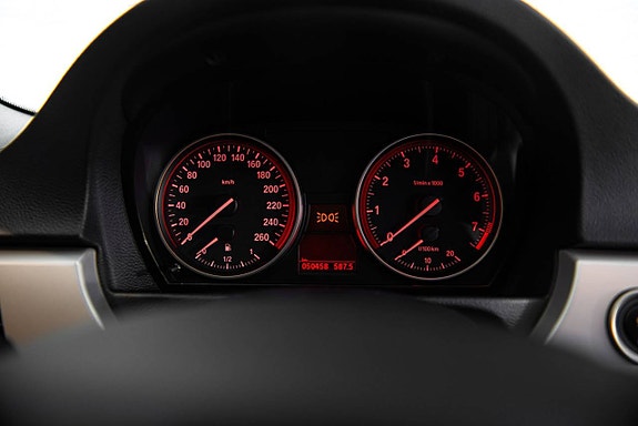 BMW 325i 17 of 27