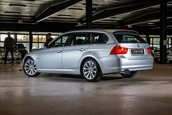 BMW 325i 4 of 5