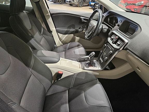 Volvo V40 6 of 9