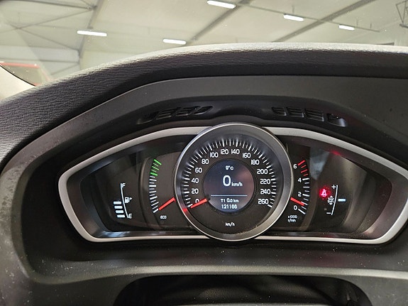 Volvo V40 9 of 9
