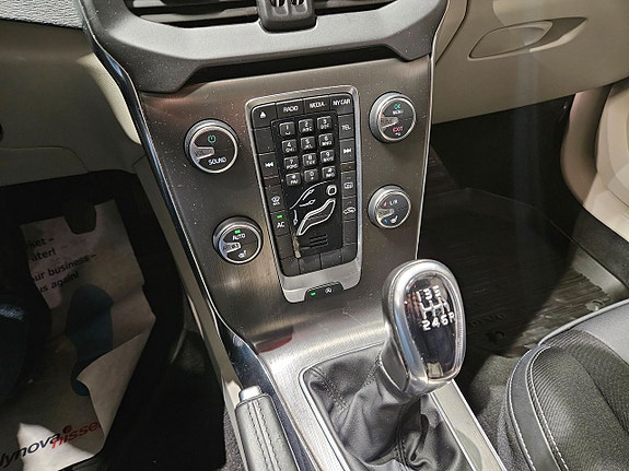 Volvo V40 7 of 9