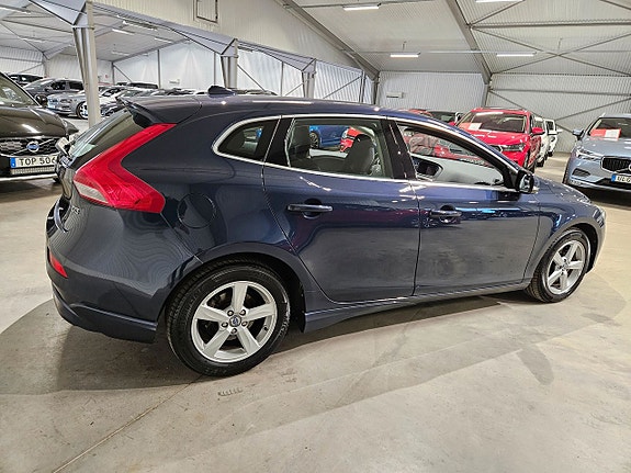 Volvo V40 3 of 9