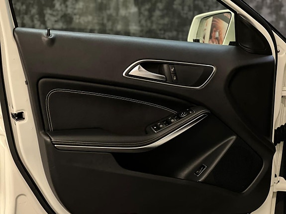 Mercedes-Benz GLA220 12 of 27