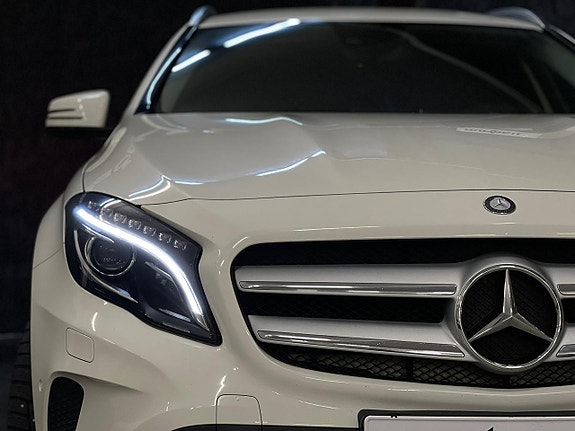 Mercedes-Benz GLA220 4 of 5