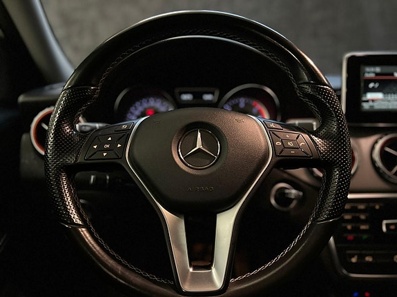 Mercedes-Benz GLA220 18 of 27