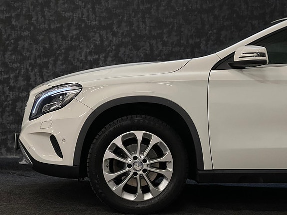 Mercedes-Benz GLA220 8 of 27