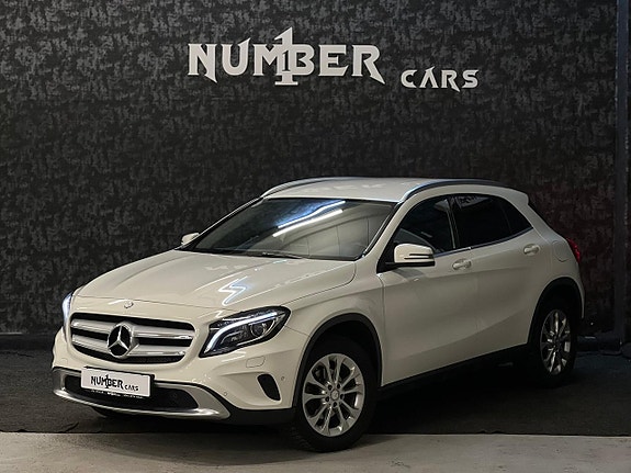 Mercedes-Benz GLA220 2 of 5