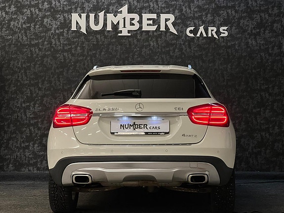 Mercedes-Benz GLA220 9 of 27