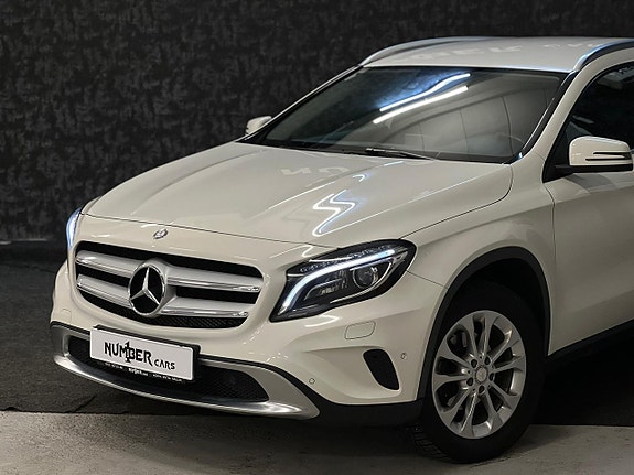 Mercedes-Benz GLA220 3 of 5