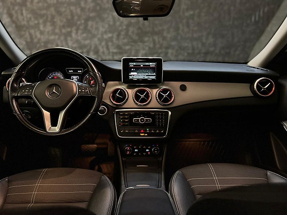Mercedes-Benz GLA220 16 of 27