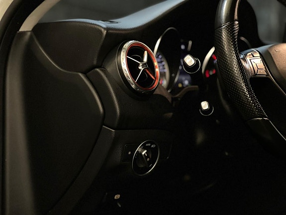 Mercedes-Benz GLA220 26 of 27