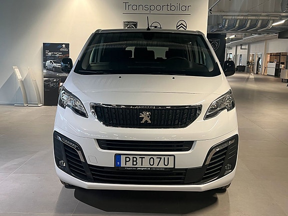 Peugeot e-Traveller 2 of 5